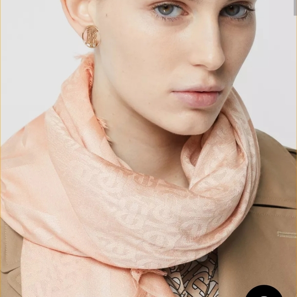 (Sold)Burberry Wool and silk Square scarf - Picture 2 of 13